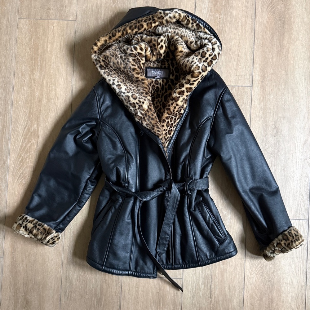 Black Leather Jacket with Leopard Print faux fur lining - 90s vintage vibe
